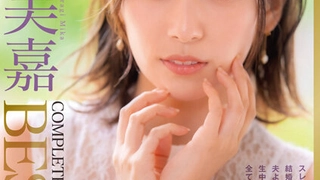 少女Sirena Milanos与一个没有毛的老男人的近距离性交