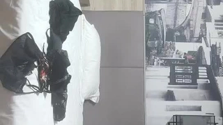 约操身材不错的援交学生妹小美女 逼紧人骚 年纪轻轻叫床嗲嗲的够骚够劲 五星好评