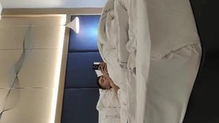 一线天肥穴甜美穿上黑丝抽插猛操
