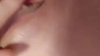 继女和继父在这个视频中热情相遇