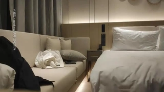 极品反差婊，这货长得本来就很骚，穿上各种制服丝袜网袜做爱，那圆润又翘的顶级蜜臀，操她到底有多爽，只有操过她的土豪知道