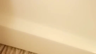 可爱妹妹爽吃你的屌！被中出的那一个爹爹们都惊呆了！