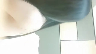 台灣女優『斑斑』首次直播激情大戰！美乳一線天白虎美穴，黑絲美腿足交，懟入騷穴一頓操，小穴夾得很緊…