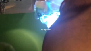 东方面孔的美女大尺度对着镜子自慰