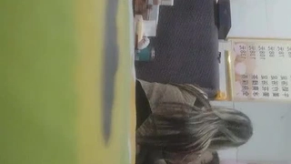 换妻极品探花，今夜约单男，粉丝福利，眼睛男看见大胸狂亲，鸳鸯浴后激情3P，精彩刺激